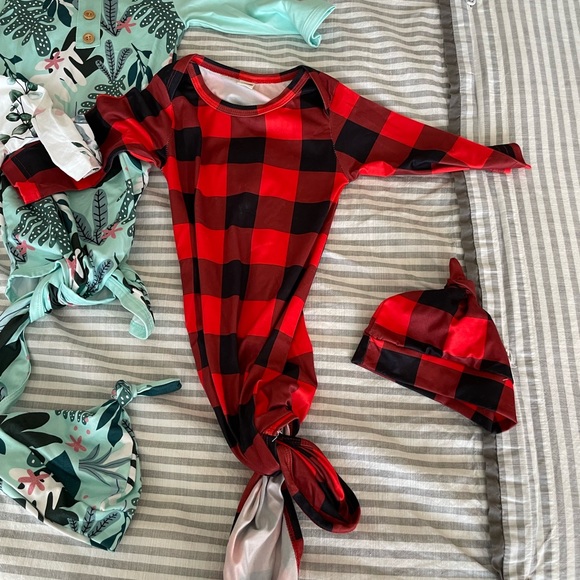 Sold-Sleep sack and hats - Picture 2 of 3